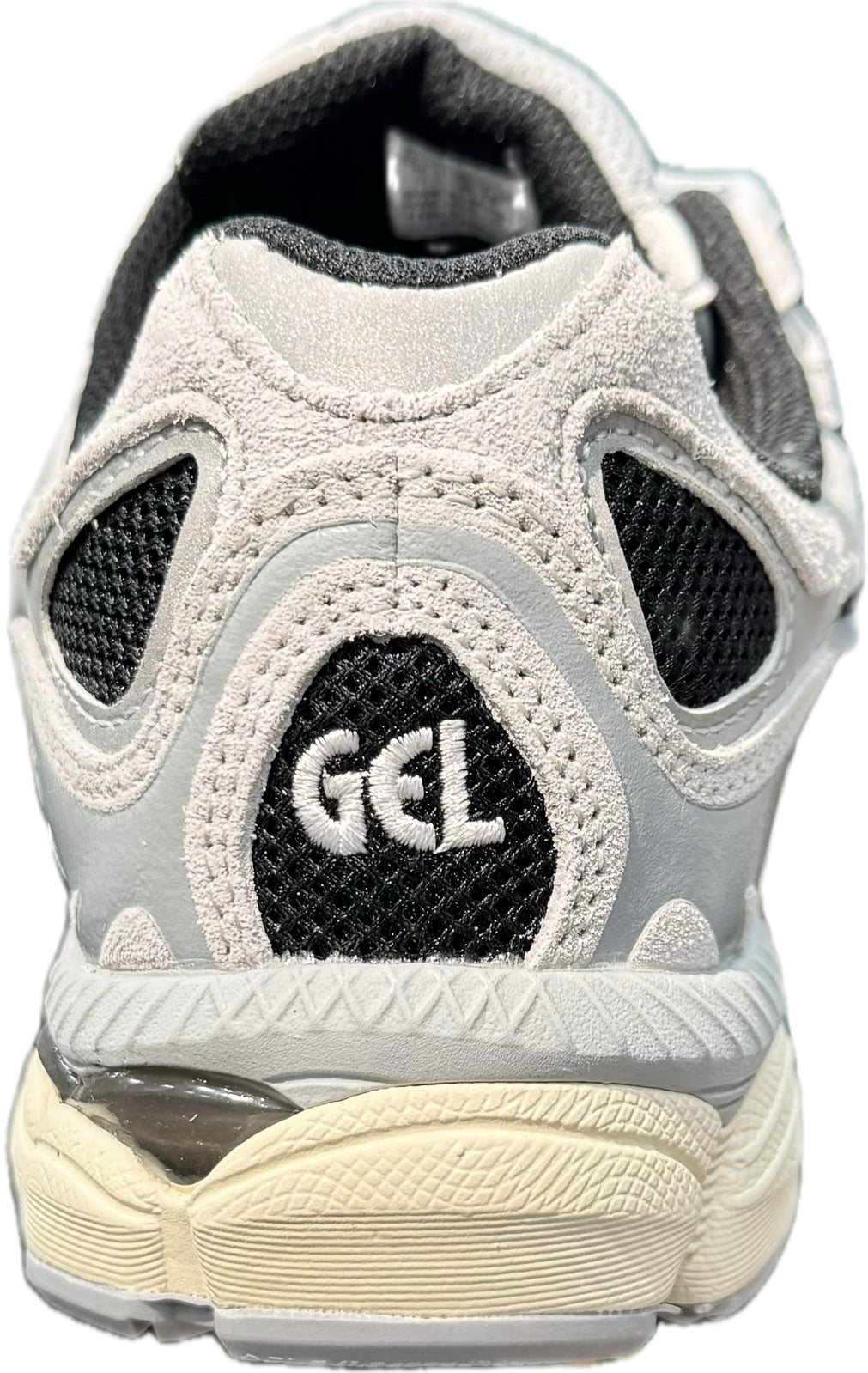 Asics ncy gris fon noir
